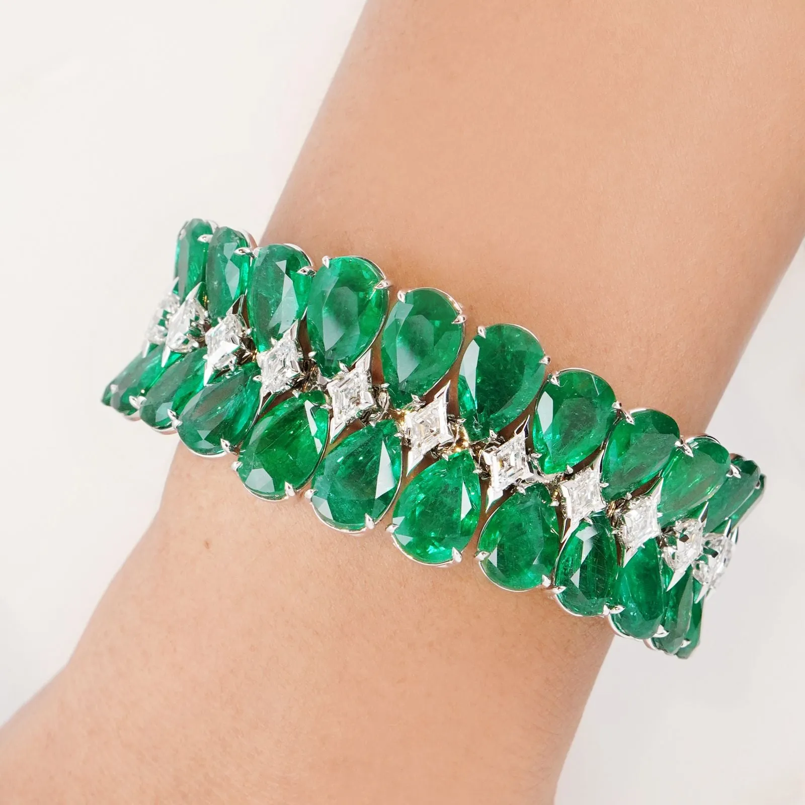94.74 / 6.15 cts Emerald with Diamond Bracelet (ENQUIRE)