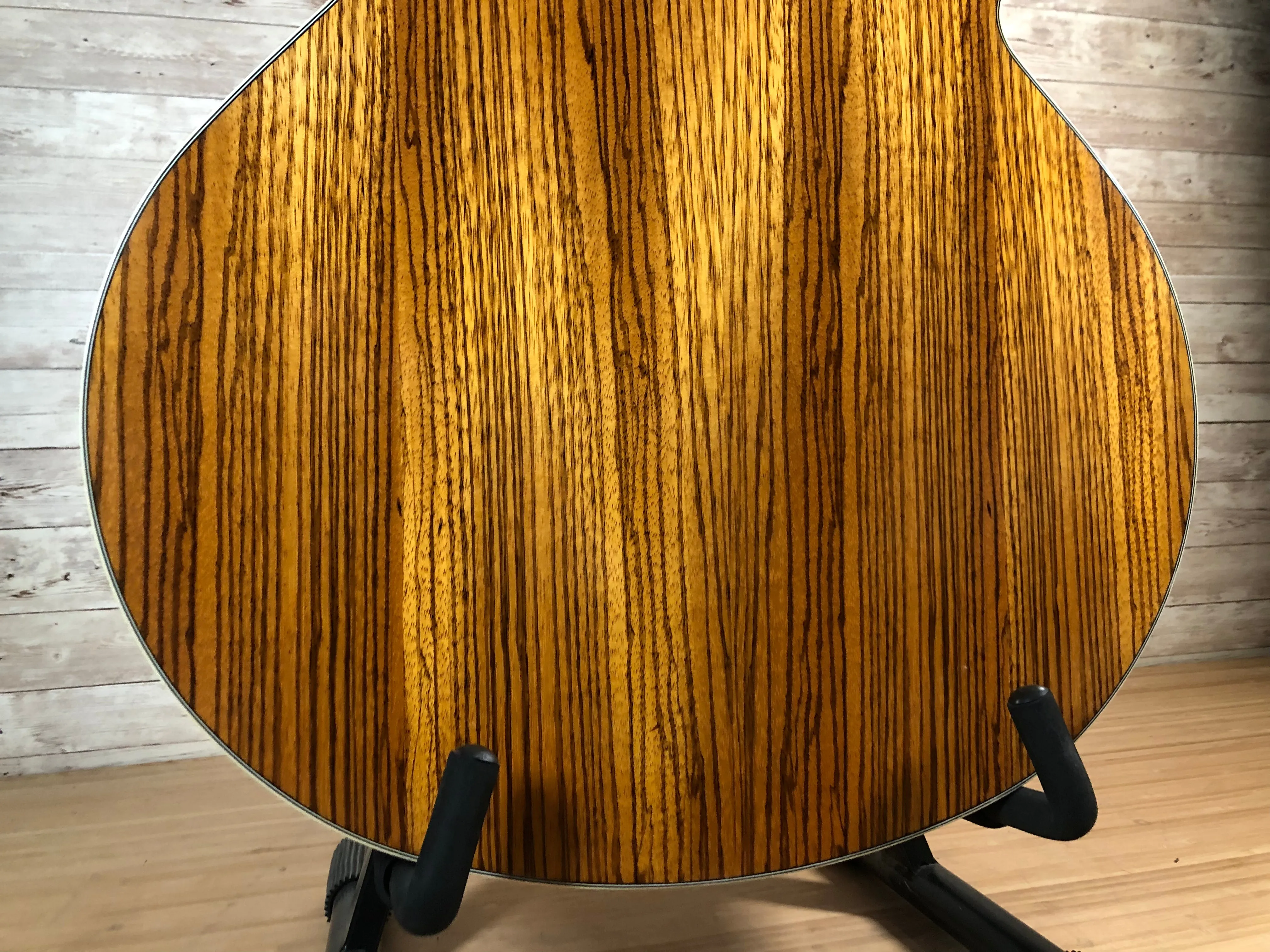 Beaver Creek Acoustic Bass - B-Stock