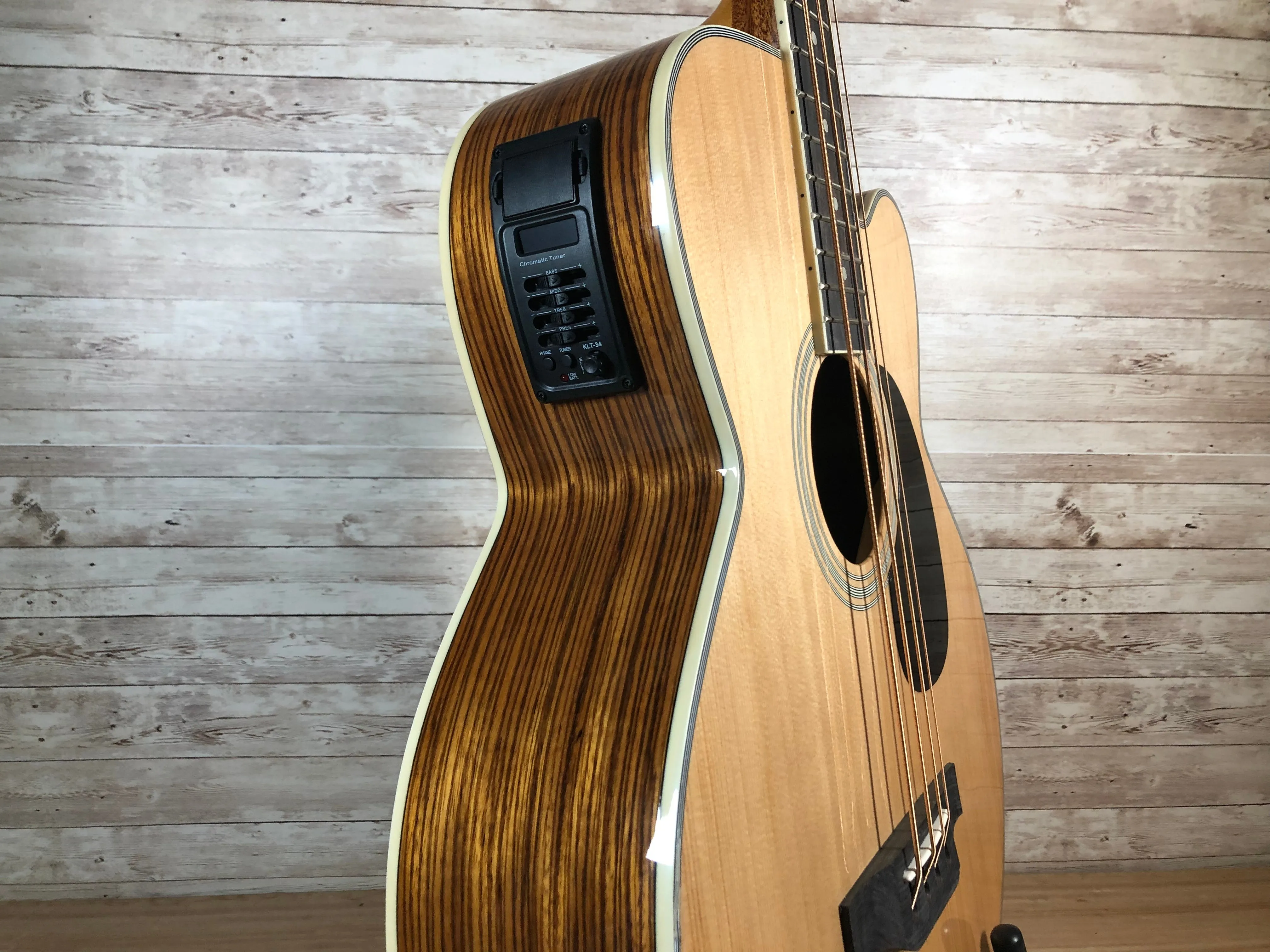 Beaver Creek Acoustic Bass - B-Stock