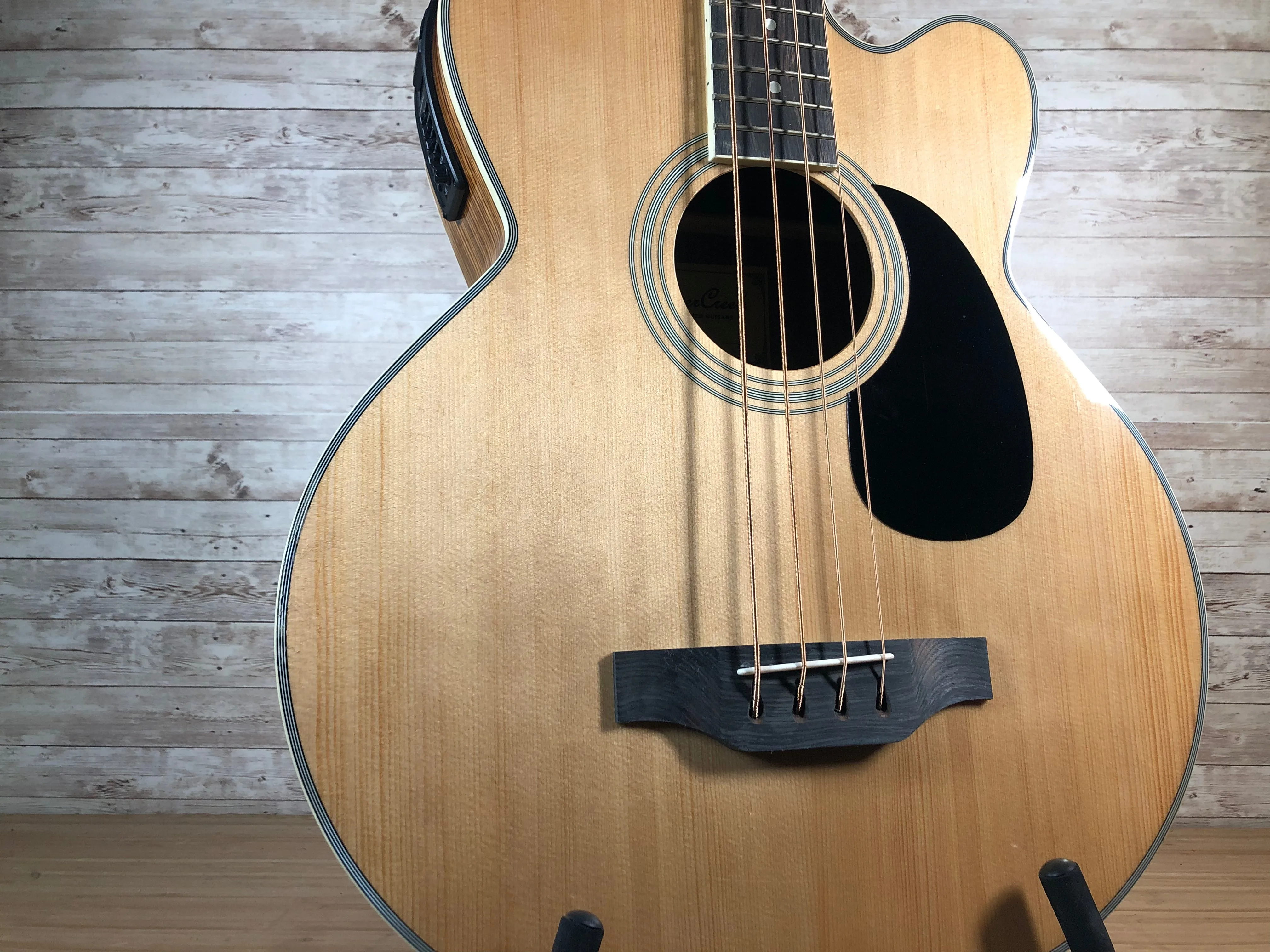 Beaver Creek Acoustic Bass - B-Stock