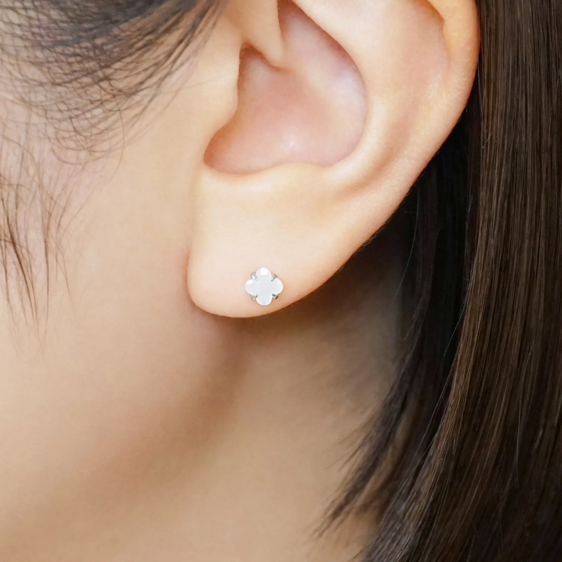 [Second Earrings] Platinum Lily Cut Moonstone Earrings