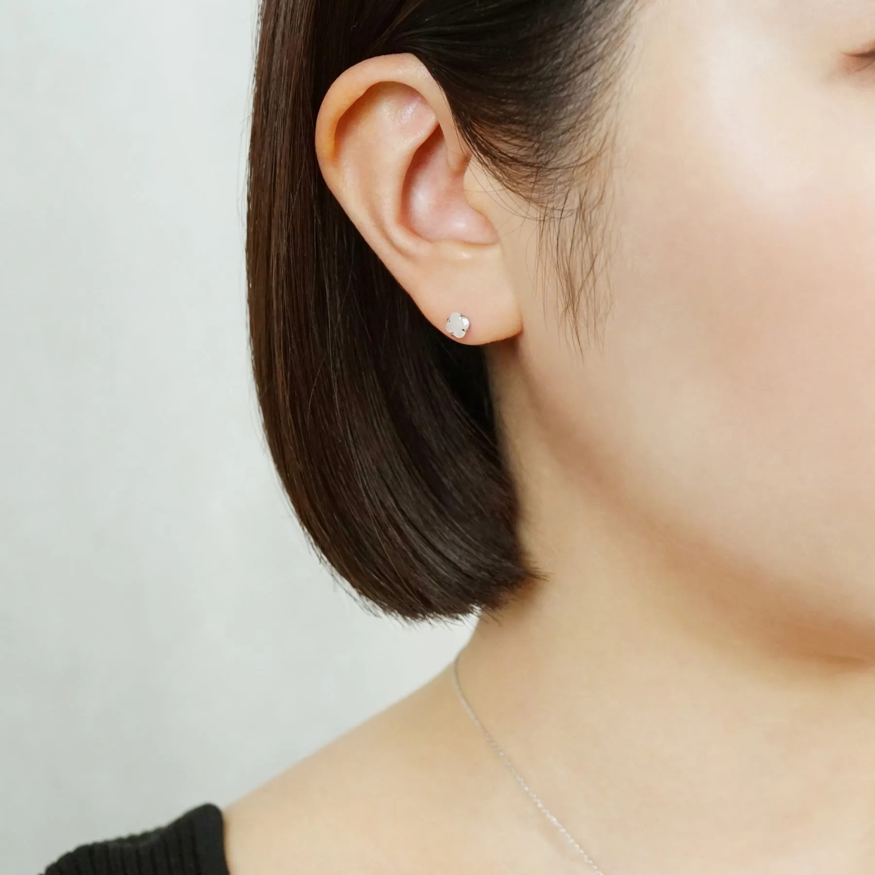 [Second Earrings] Platinum Lily Cut Moonstone Earrings
