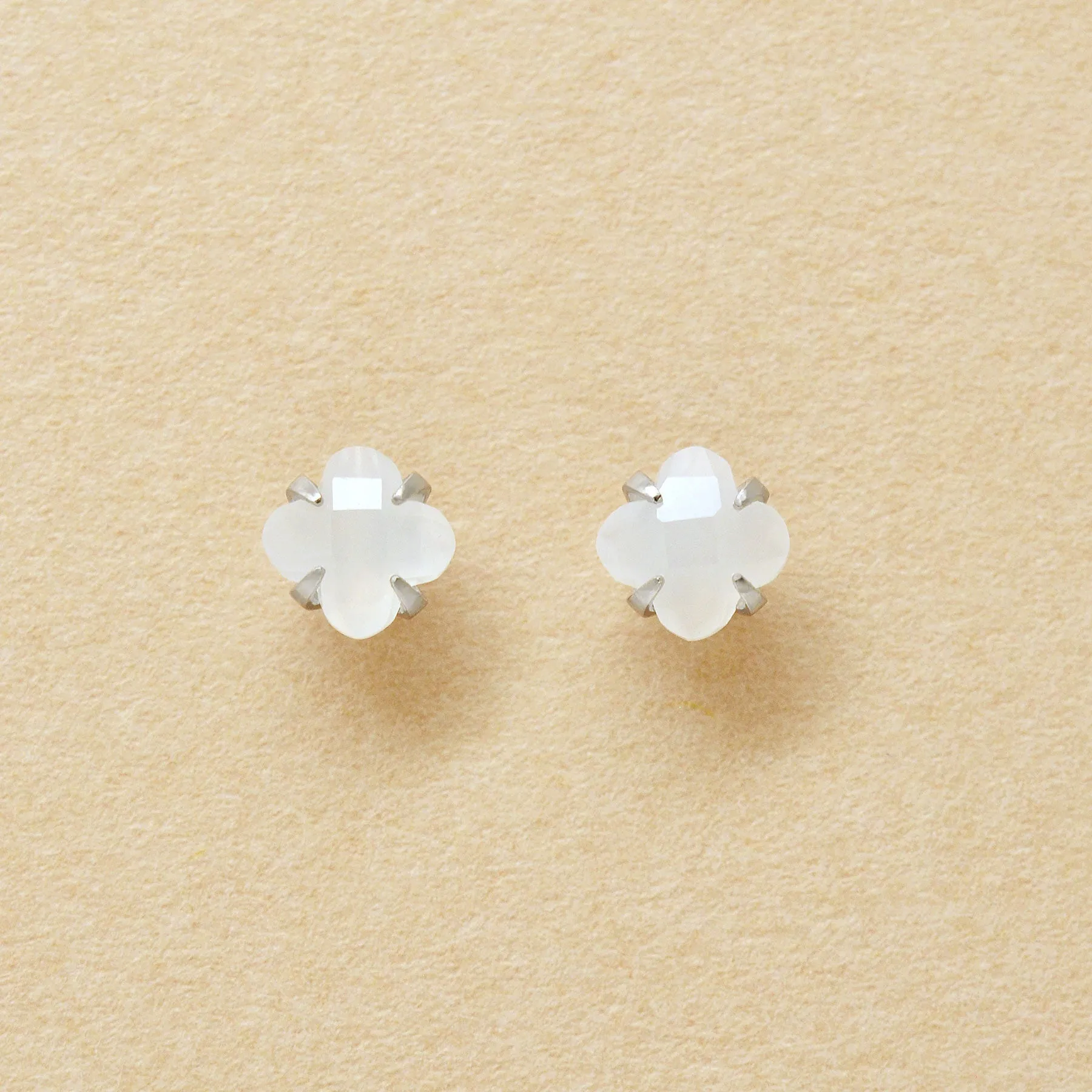 [Second Earrings] Platinum Lily Cut Moonstone Earrings